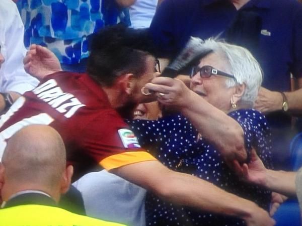 EMOTIONANT! Gest superb al lui Florenzi dupa ce a marcat pentru Roma! S-a dus direct in tribuna: cu cine s-a bucurat! VIDEO_2