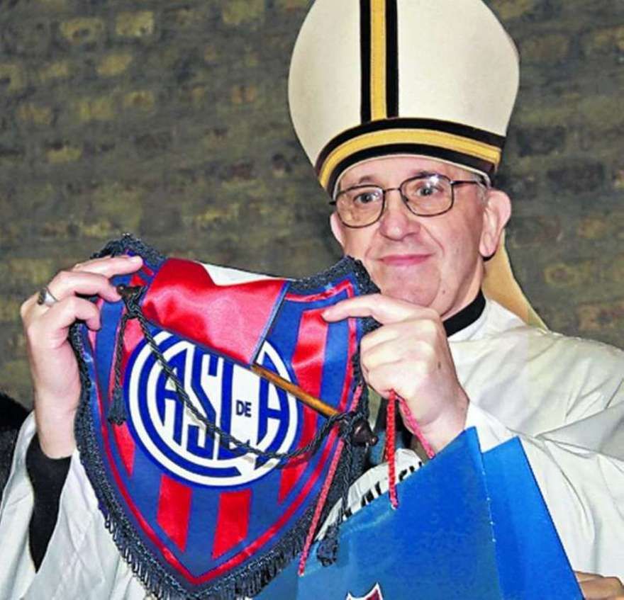 Papa Francisc, DAT AFARA din vestiarul echipei preferate: "Ce cauta preotul asta aici?" Intamplare povestita dupa 16 ani de Basile_2