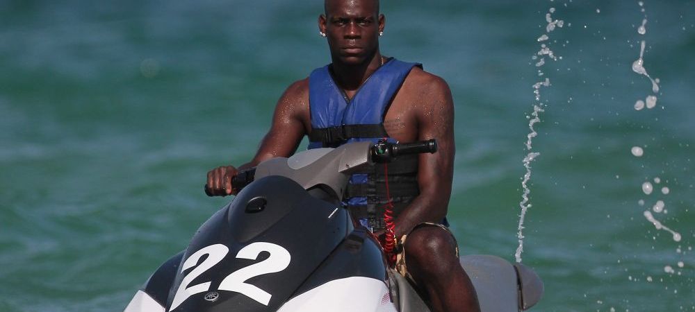 Balotelli isi baga unghia in gat! Fanny Neguesha ii face in ciuda cu niste poze HOT pe Instagram FOTO