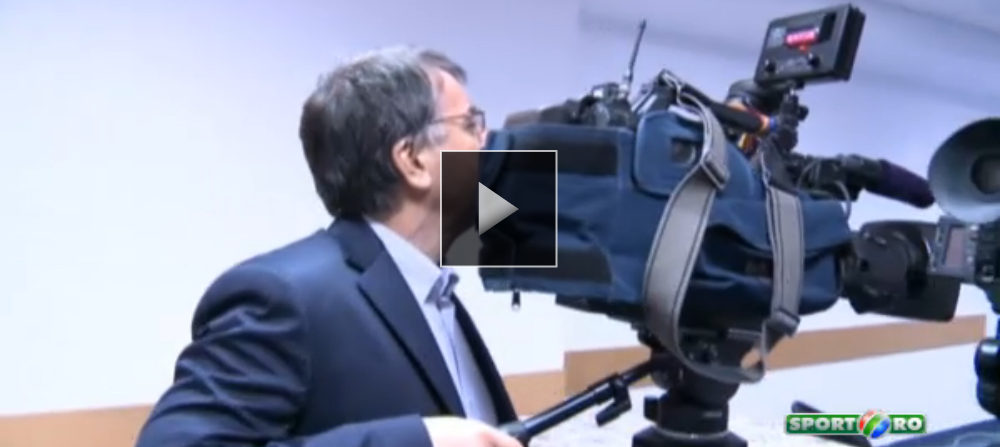 Nu l-ai mai vazut niciodata asa: presedintele Stelei, cameraman la conferinta de presa: "Gata, hai, spune acum" :)) VIDEO_2