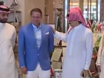 
	Dialog genial intre Reghe si SEICUL lui Al Hilal in clipa in care ii dadea un plic cu bani! Ce GAFA a comis in fata camerei. VIDEO
