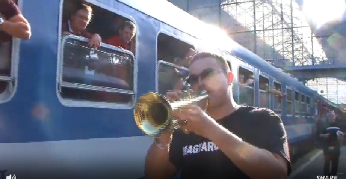 Un tren, multa bere si niste trompete! VIDEO: Cum arata "trenul groazei" care ajunge astazi in Bucuresti:_4