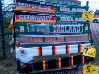 
	E incredibil asa ceva! Ce scria pe fularul de 7 euro vandut la meciul Germaniei cu Irlanda. FOTO
