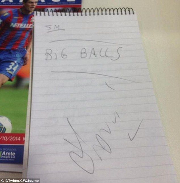FOTO FABULOS! Intrebarea la care Mourinho a avut o reactie geniala. Ce i-a scris unui jurnalist englez pe caiet in conferinta_1
