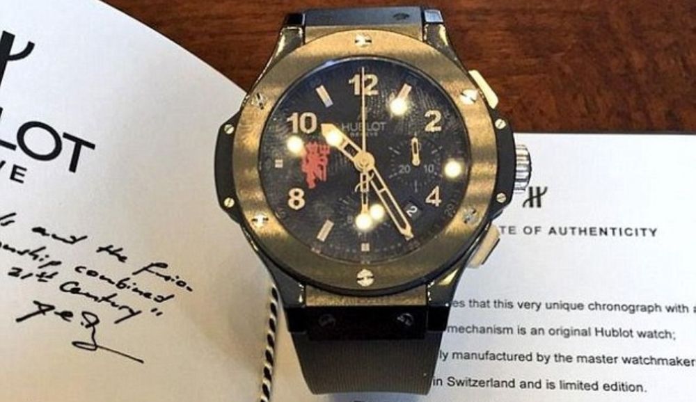 Ce scrie pe spatele acestui ceas de lux de 20.000 de euro. Tocmai a fost scos la vanzare de un jucator de la Manchester United_4