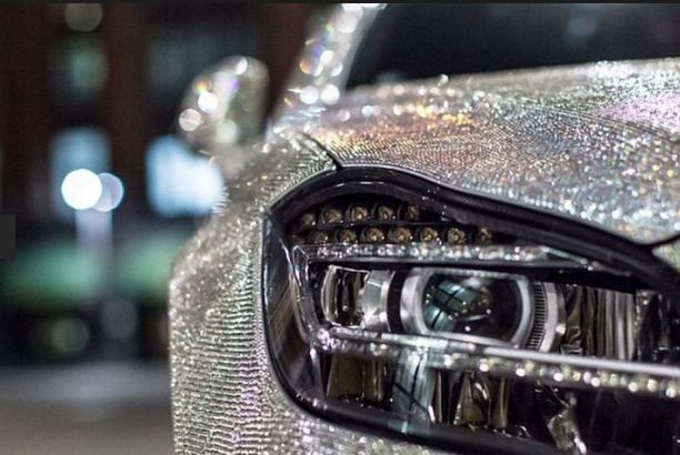 "Cea mai vulgara masina" a fost vanduta pe eBay! Cat a costat Mercedes-ul CLS 350 decorat cu 1 milion de cristale Swarovski_2
