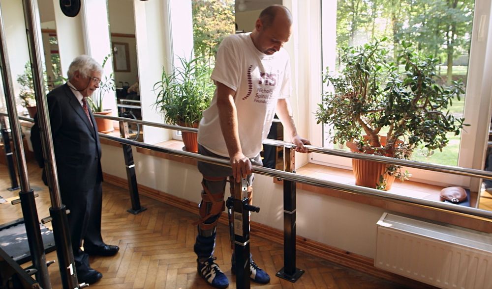 Speranta pentru Mihaita Nesu! O echipa de medici polonezi a facut un miracol: primul om care si-a revenit dupa 4 ani de paralizie_1