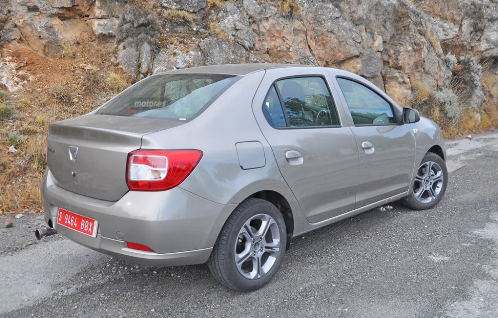 FOTO Dacia lanseaza Sandero Sport! SURPRIZA pregatita pentru 2015 a fost descoperita la teste! Vezi cum arata_11