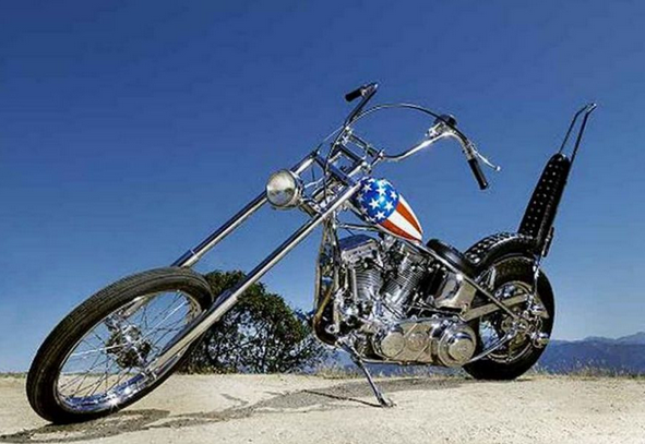 Un Harley Davidson a fost vandut la licitatie cu 1.350.000$, cel mai scump motor din toate timpurile! Cine l-a condus inainte:_3