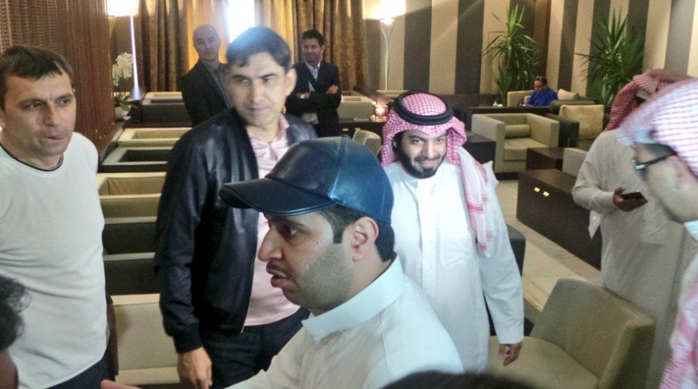 Piturca a ajuns la Jeddah, SEICII au sarit pe el pentru poze! VIDEO: primele imagini cu Piti in Arabia Saudita_5