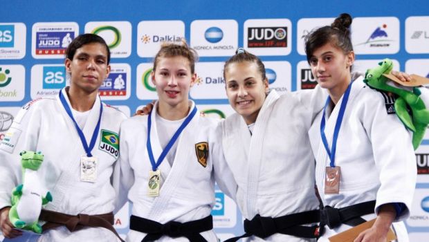 
	Argint pentru Romania la Mondialele de judo de la juniori. Performanta reusita de Larisa Florian
