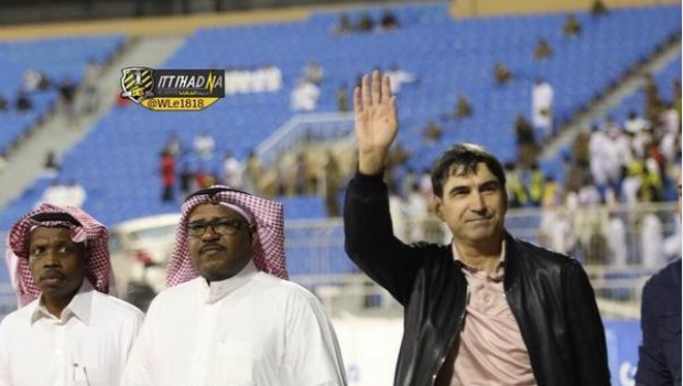 
	VIDEO &quot;Pitorka! Pitorka&quot; Isterie la sosirea lui Piturca in campionatul arab! Al Ittihad a PIERDUT primul meci din acest sezon!&nbsp;
