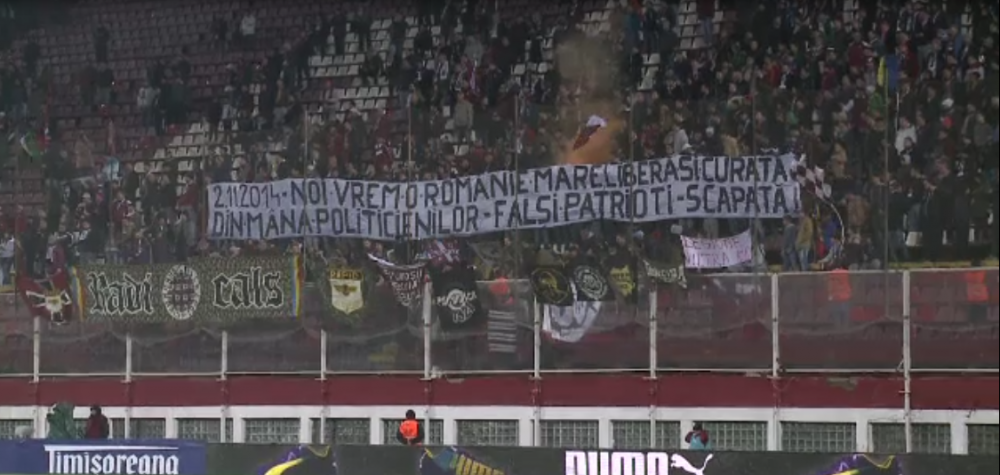 Moment unic la un Steaua - Dinamo! Doi fani ai oaspetilor s-au infiltrat in peluza Stelei si au afisat un banner! Ce scria pe el_20