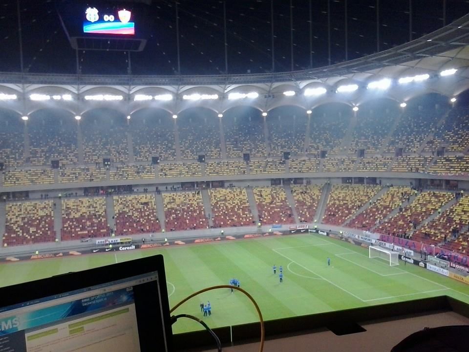Moment unic la un Steaua - Dinamo! Doi fani ai oaspetilor s-au infiltrat in peluza Stelei si au afisat un banner! Ce scria pe el_33