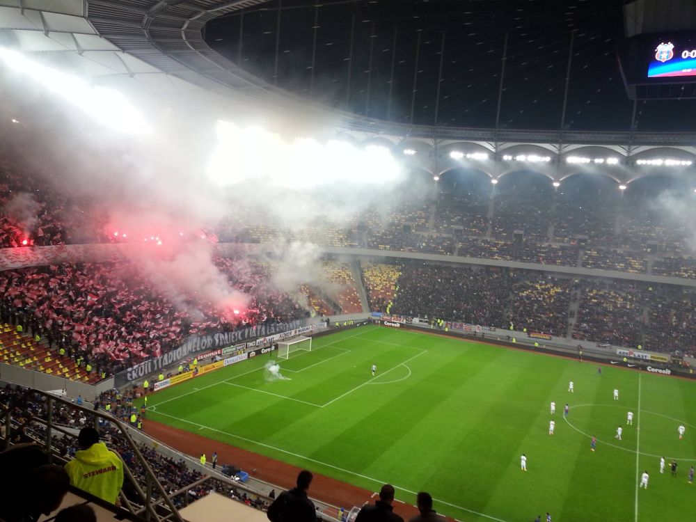 Moment unic la un Steaua - Dinamo! Doi fani ai oaspetilor s-au infiltrat in peluza Stelei si au afisat un banner! Ce scria pe el_38