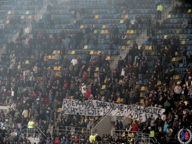 Moment unic la un Steaua - Dinamo! Doi fani ai oaspetilor s-au infiltrat in peluza Stelei si au afisat un banner! Ce scria pe el_39