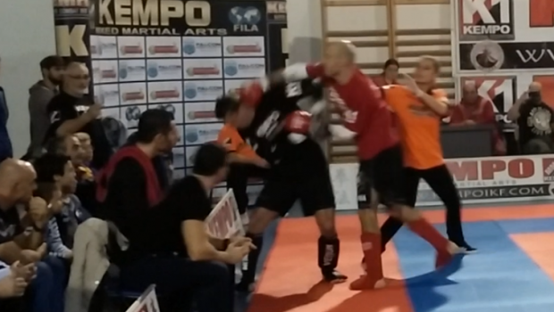 
	Mircea Badea a fost invins in meciul de Muay Thai cu motociclistul pe care l-a provocat! A abandonat lupta in runda a doua
