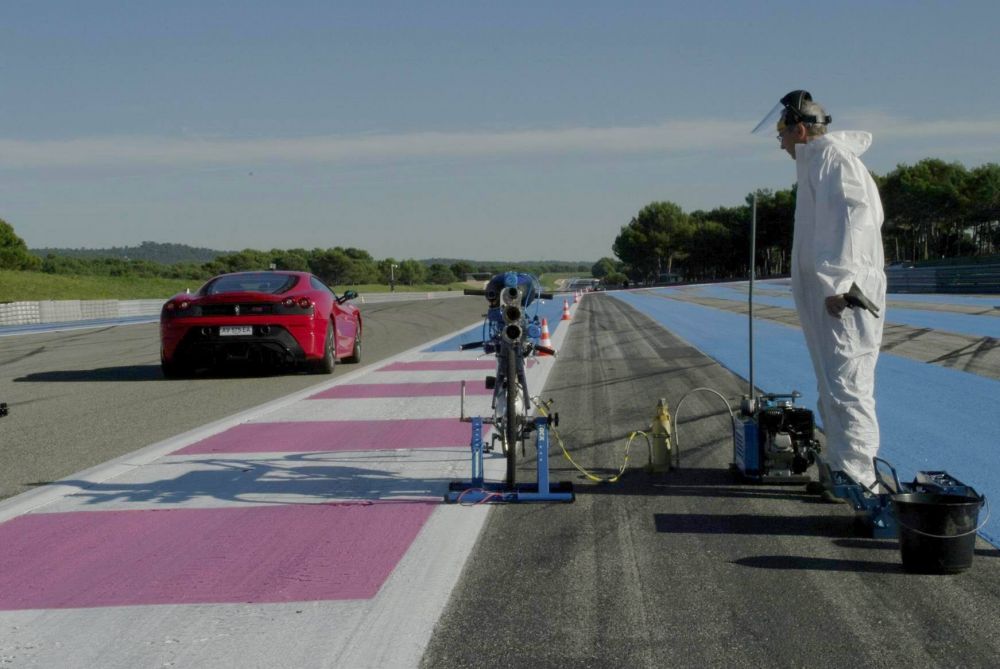 Bicicleta mai RAPIDA decat un Ferrari pe pista! A atins 333 km/h in cateva secunde. VIDEO_4