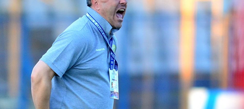 SUMI SHOW la amicalul cu Rapid! A vrut sa-si scoata echipa de pe teren si i-a strigat arbitrului: Esti pe mana cu Hagi? :) Rapid Marius Sumudica
