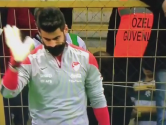 
	VIDEO: Momentul in care Volkan Demirel isi da manusile jos si refuza sa joace pentru nationala! Ce s-a intamplat la incalzire:
