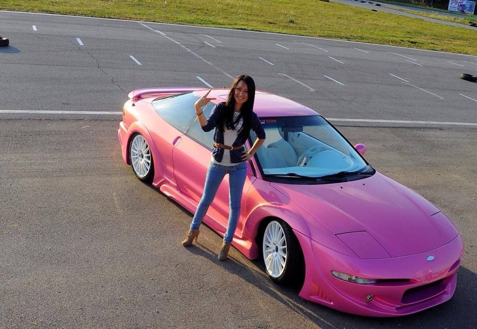 VIDEO Femeia din Romania cu masina roz, pasionata de drifturi! Masina i-a luat FOC in timpul competitiei in urma cu cateva zile_12