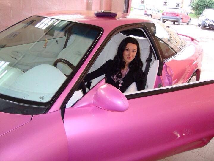 VIDEO Femeia din Romania cu masina roz, pasionata de drifturi! Masina i-a luat FOC in timpul competitiei in urma cu cateva zile_13