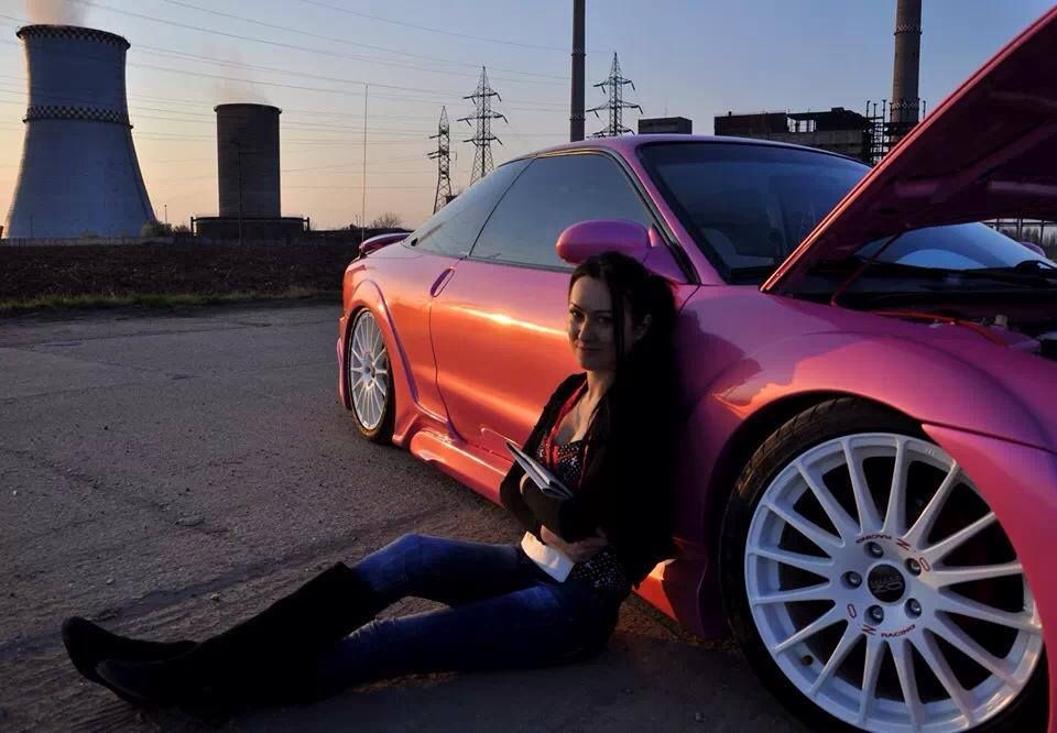 VIDEO Femeia din Romania cu masina roz, pasionata de drifturi! Masina i-a luat FOC in timpul competitiei in urma cu cateva zile_10