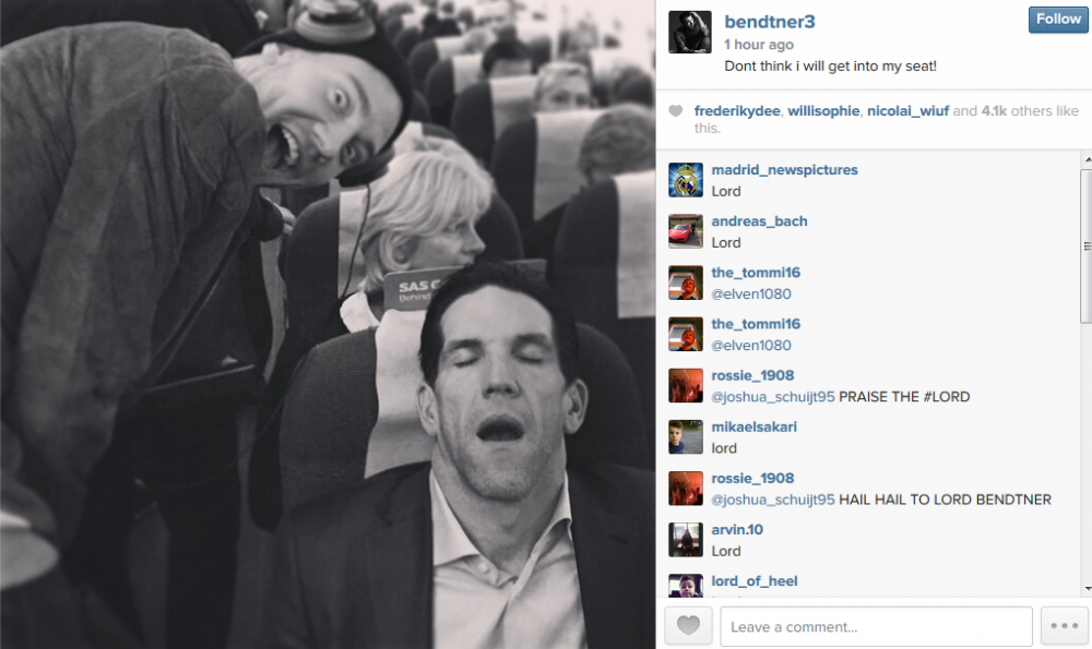 Lord Bendtner l-a gasit pe acest barbat dormind langa locul sau din avion! Ce i-a facut :))_2