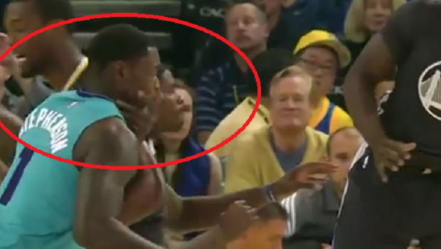 
	Baschet la Maxx | Cea mai amuzanta faza din NBA: un jucator si-a dat singur o palma si a cerut fault :)) VIDEO
