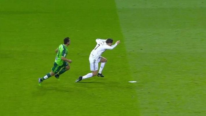 Penalty-ul INVIZIBIL obtinut de Ronaldo i-a scandalizat pe catalani! Ziarul "de casa" al Barcei urla: "E culmea rusinii"_2
