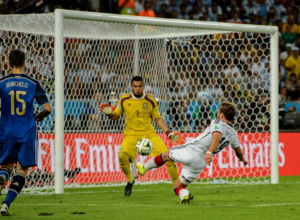 FABULOS: Mario Gotze si-a vandut gheata cu care a dat golul decisiv in finala Mondialului! Suma exorbitanta pe care a primit-o!_2