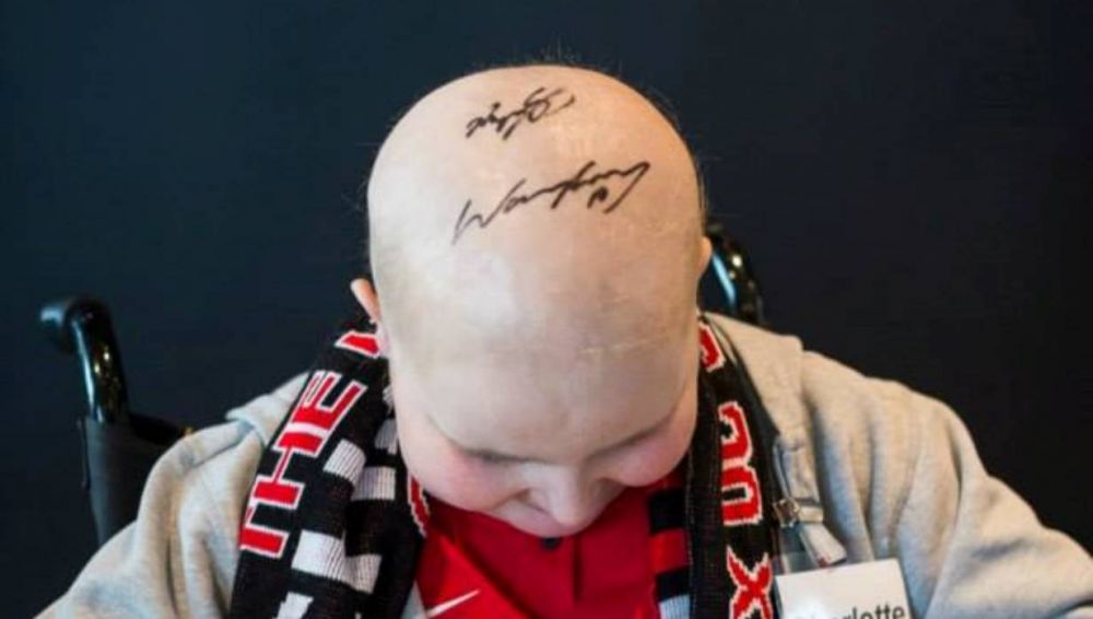 Imagini emotionante pentru jucatorii lui Manchester United. Cum au fost primiti intr-un spital unde au oferit cadouri de Craciun_7