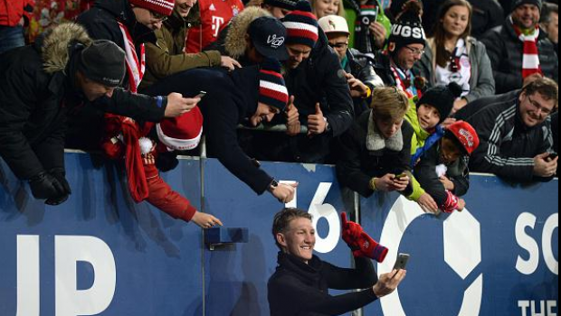 
	Gestul senzational al lui Schweinsteiger dupa victoria lui Bayern! Ce a facut in fata peluzei
