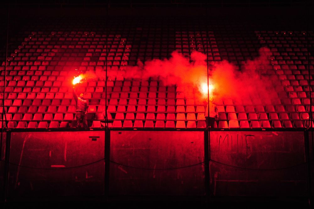 FOTO | Gest impresionant al fanilor rapidisti, aseara, pe stadionul Giulesti! Suporterii au aprins lumanari pentru "Galeria din Ceruri"_2