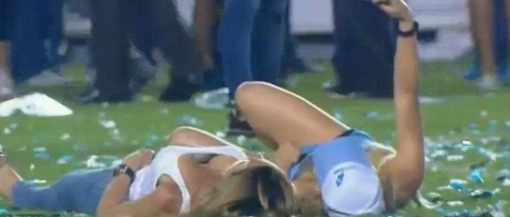 Imaginea VIRAL a anului in Argentina. Au fugit pe gazon sa faca un SELFIE dupa ce echipa lor a luat titlul! Ce a iesit? FOTO_4