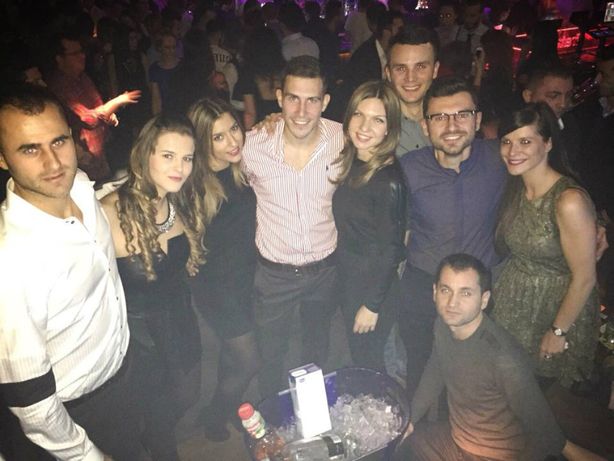 Aparitie rara a Simonei! Halep, petrecere in club alaturi de Marius Copil si Adrian Ungur! Cum s-a imbracat: FOTO_1