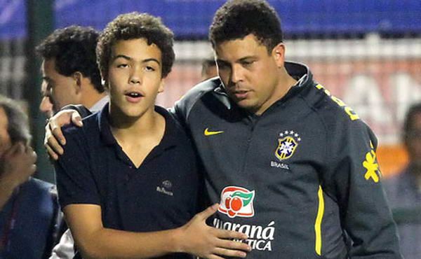 Fiul lui Ronaldo, SPAIMA cluburilor de noapte din Brazilia! La 14 ani lucreaza ca DJ si s-a cuplat cu o educatoare de 27 de ani! _1