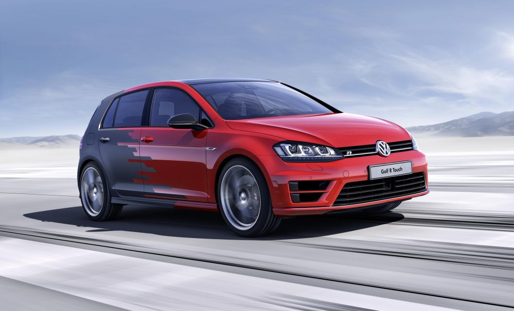 A aparut Golf-ul cu interior de NAVA SPATIALA. Volkswagen introduce functiile 3D in masina. VIDEO_3