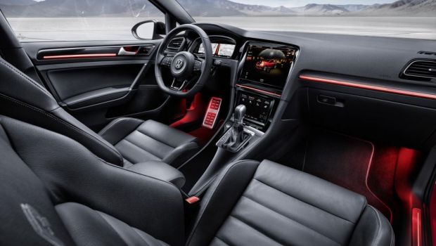 
	A aparut Golf-ul cu interior de NAVA SPATIALA. Volkswagen introduce functiile 3D in masina. VIDEO
