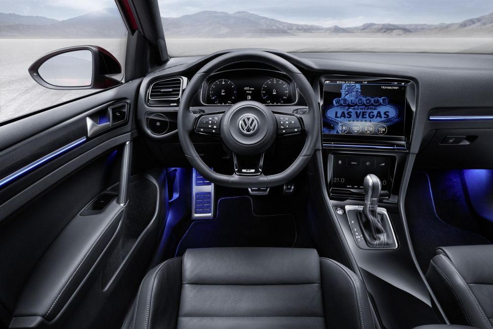 A aparut Golf-ul cu interior de NAVA SPATIALA. Volkswagen introduce functiile 3D in masina. VIDEO_8