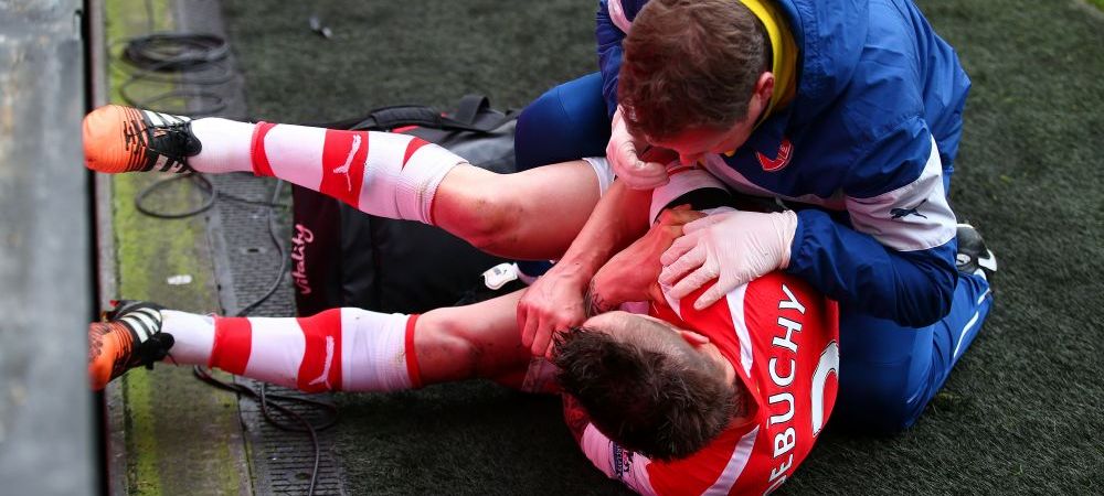 Moment ORIBIL in meciul dintre Arsenal si Stoke! Un jucator a ajuns de URGENTA la spital! Ce a patit la o faza ciudata! VIDEO_2