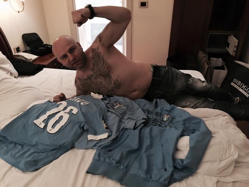 Dedicatie pentru "fratii" din peluza! Ce s-a intamplat cu tricoul special purtat de Radu Stefan in derby-ul cu AS Roma: FOTO_3