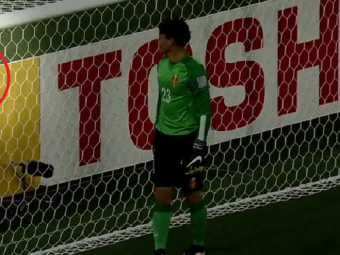 
	FANTASTIC: Primul penalty aparat de un copil de mingi! Olaroiu si-a pus mainile in cap cand a vazut ce s-a intamplat: VIDEO
