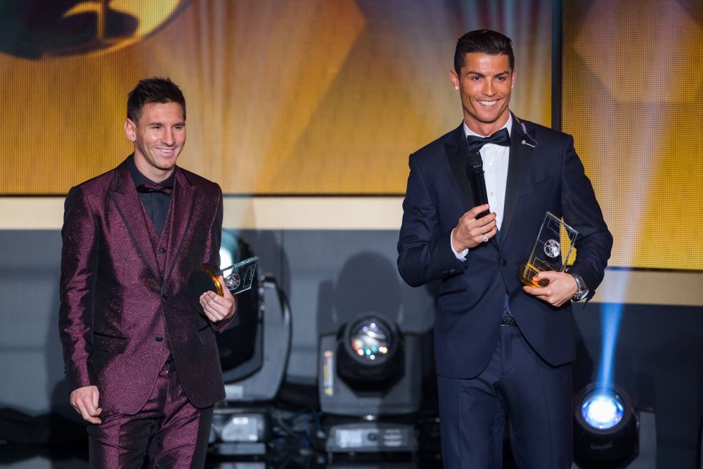 Fotografia zilei la Gala Ballon d'Or! Ronaldo si Messi au analizat-o din cap pana-n picioare pe cea mai sexy fotbalista din lume! Cum arata_1