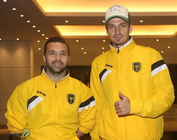 FOTO | Sanmartean si Szukala au ajuns la Al Ittihad si au facut cunostinta cu noii colegi! Modul in care au fost intampinati de fani e FABULOS :)_3