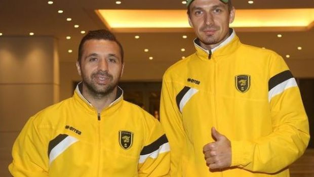 
	FOTO | Sanmartean si Szukala au ajuns la Al Ittihad si au facut cunostinta cu noii colegi! Modul in care au fost intampinati de fani e FABULOS :)
