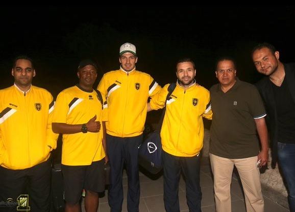 FOTO | Sanmartean si Szukala au ajuns la Al Ittihad si au facut cunostinta cu noii colegi! Modul in care au fost intampinati de fani e FABULOS :)_4