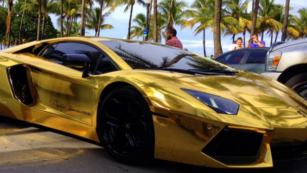 
	Aparitie INCREDIBILA a acestui Lamborghini de 300 000 de euro! Ce i-a facut un fan Real Madrid
