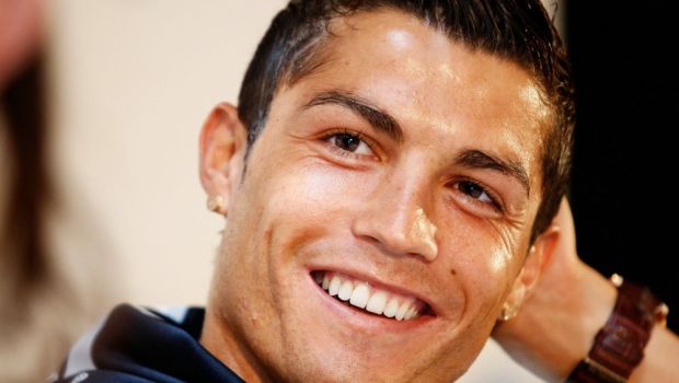 
	&quot;Nu mai plange, Cristiano&quot; :) Un super model, propunere indecenta pentru Ronaldo: &quot;Vreau sa fiu iubita ta!&quot; Cum arata fata VIDEO
