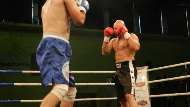 
	E printre cei mai puternici BODYGUARZI din Romania si vrea sa lupte pentru o centura la categoria grea! Razvan Benche se pregateste pentru gala de la Cluj
